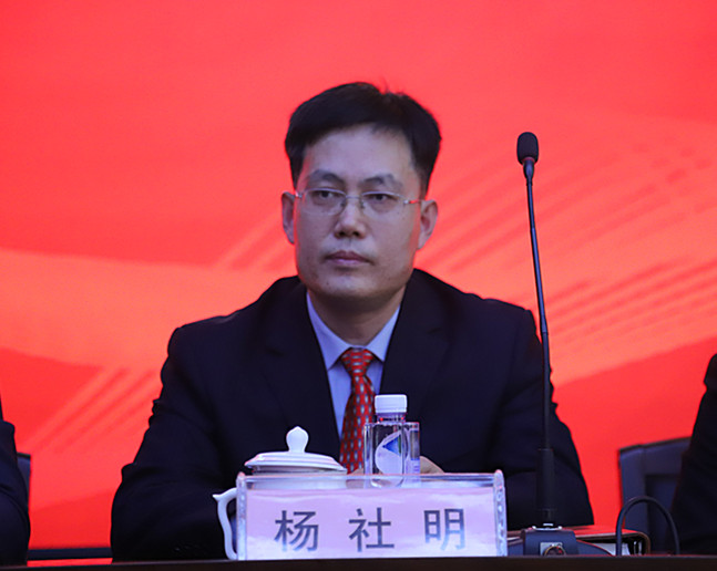总经理杨社明做工作报告.jpg